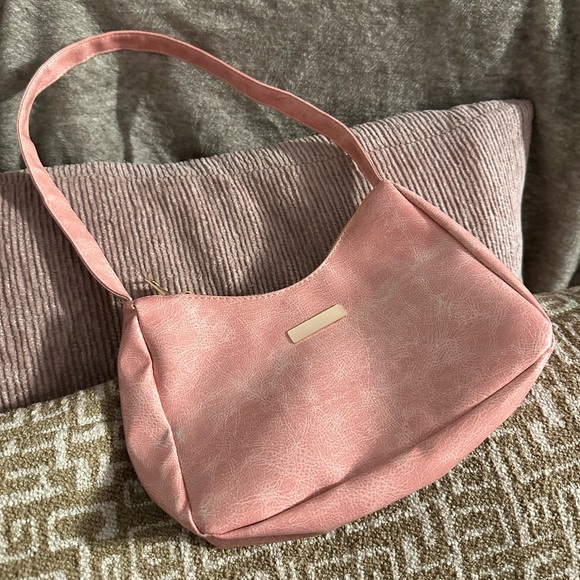 BNWOT Pink Crocodile Pattern Shoulder Bag - Picture 1 of 1